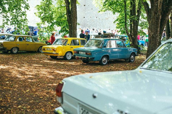 How do UK car navigation systems improve travel planning?